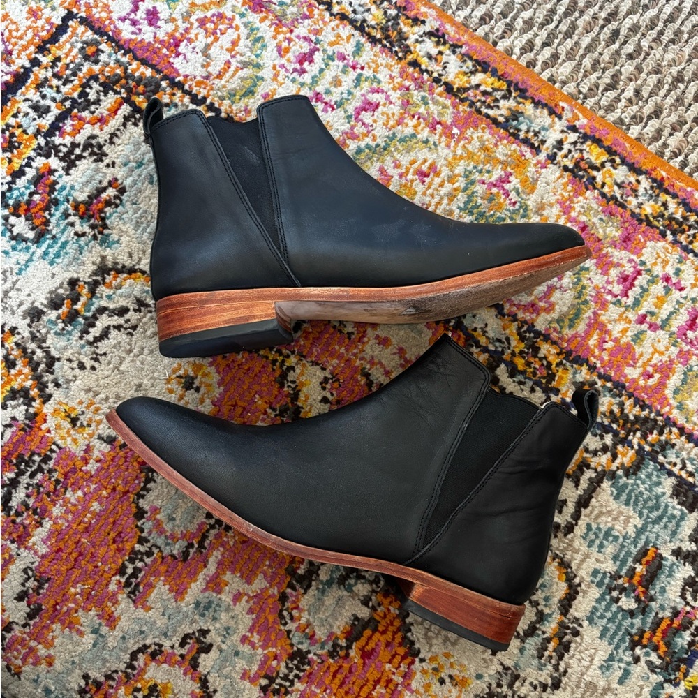 Nisolo Black Chelsea Boots
